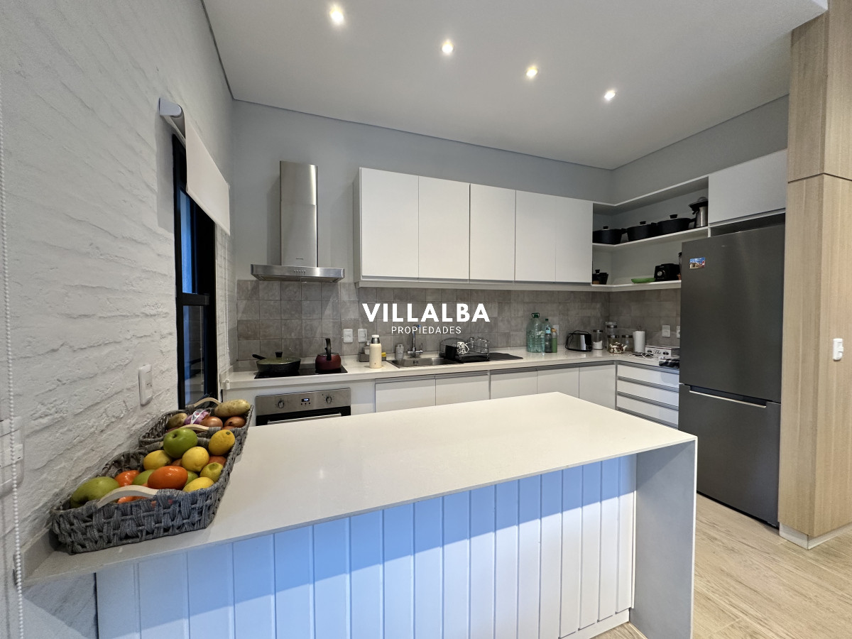 Apartamento ID.3826 - Vende casa de 3 dormitorios con fondo al Club de Golf, Punta Ballena