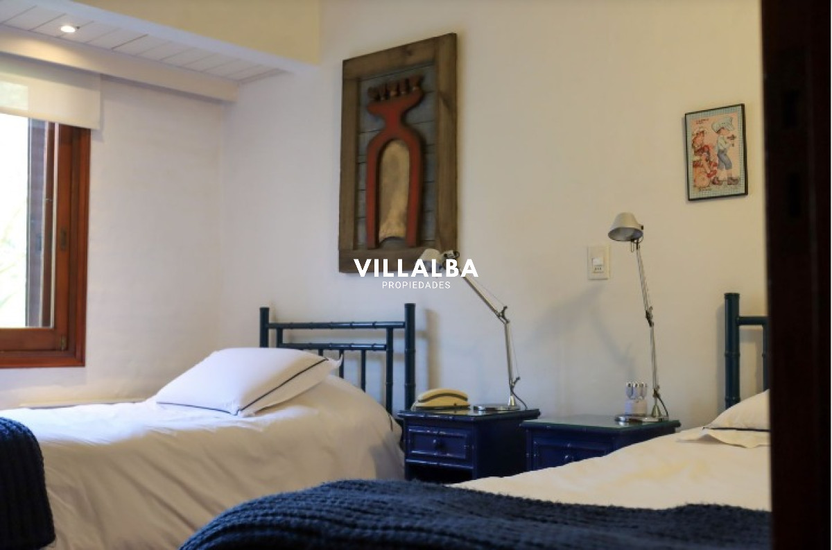 Casa ID.4912 - Vende casa en playa brava, Punta del Este de 5 dormitorios 