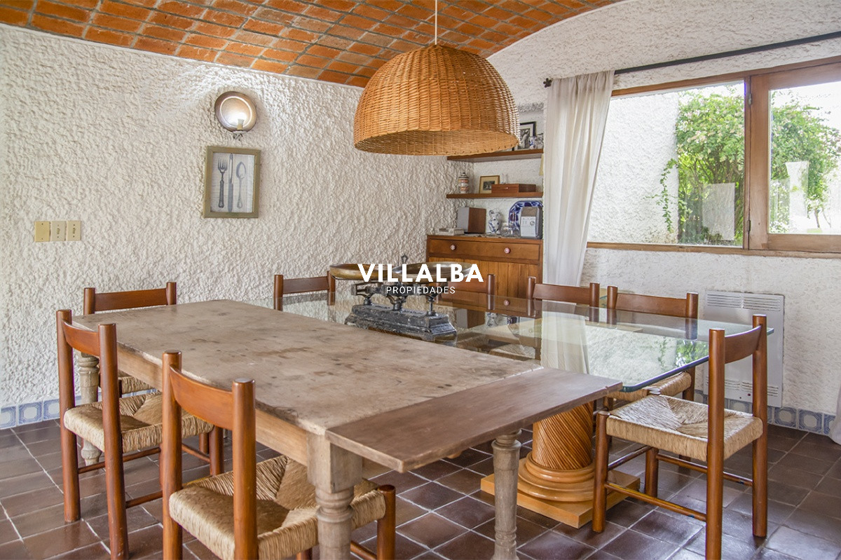 Casa ID.2673 - Hermosa casa en venta en zona de la península.