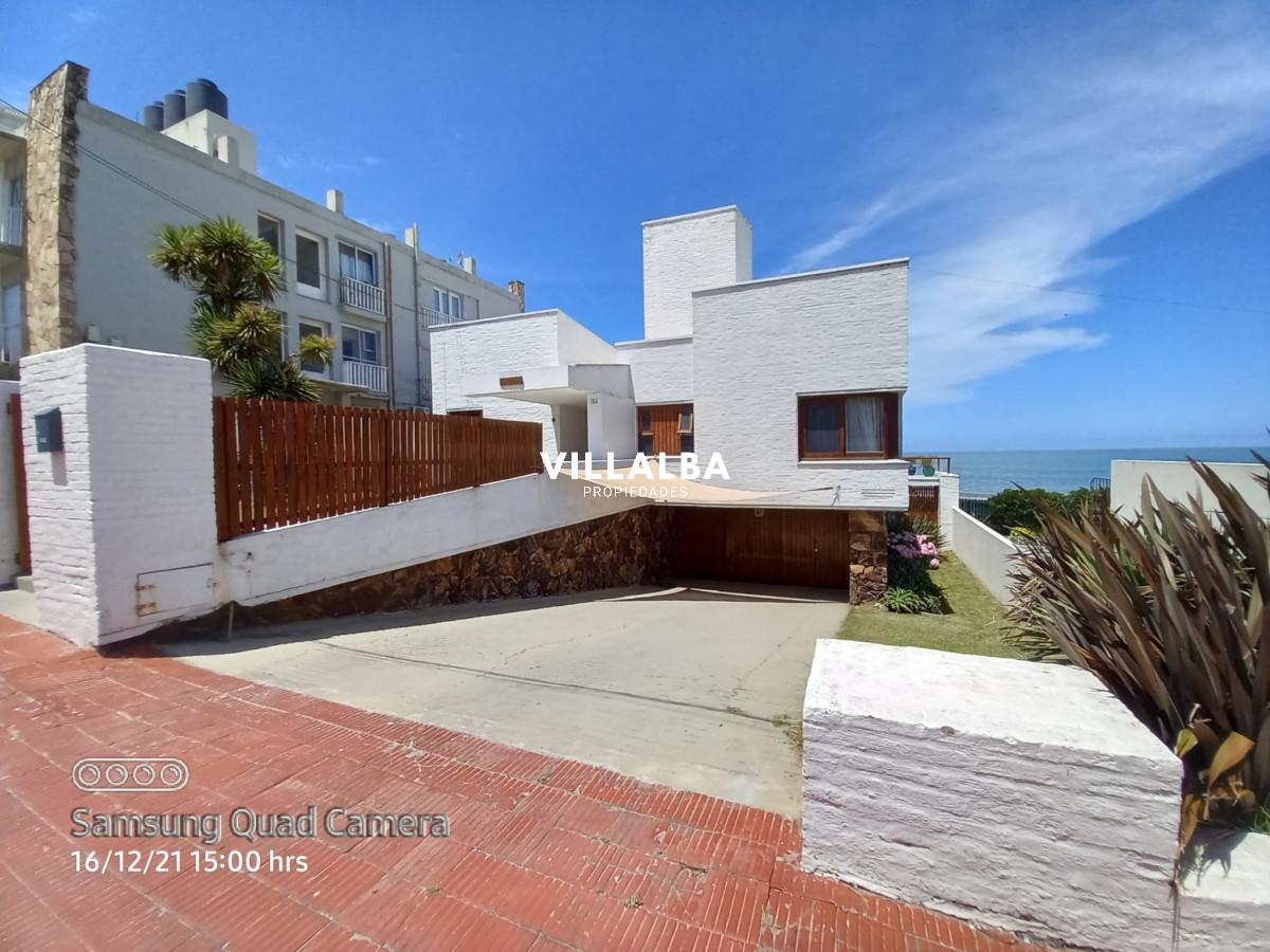 Casa ID.1689 - Vende casa en excelente estado, reciclada. De 6 dormitorios en Peninsula. Punta del Este