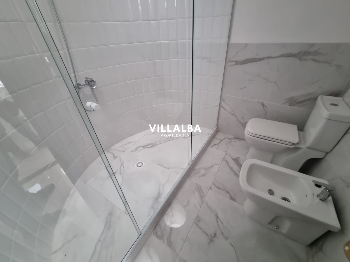 Apartamento ID.2038 - Oportunidad, casa en primera línea de playa mansa.