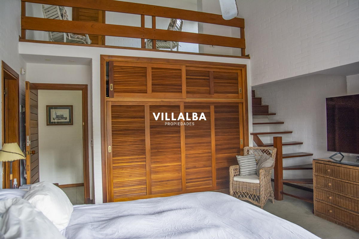 Casa ID.1694 - Gran chalet de 6 dormitorios en venta en zona residencial.