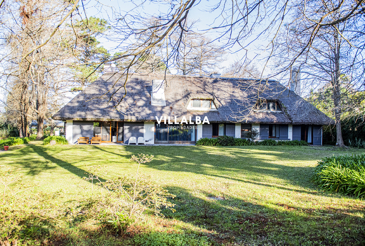 Casa ID.4913 - Casa de 4 dormitorios en venta, en Golf Punta del Este