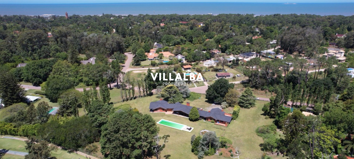 Casa ID.3251 - En venta casa de 4 dormitorios, con agradable entorno en Golf, Punta del Este.