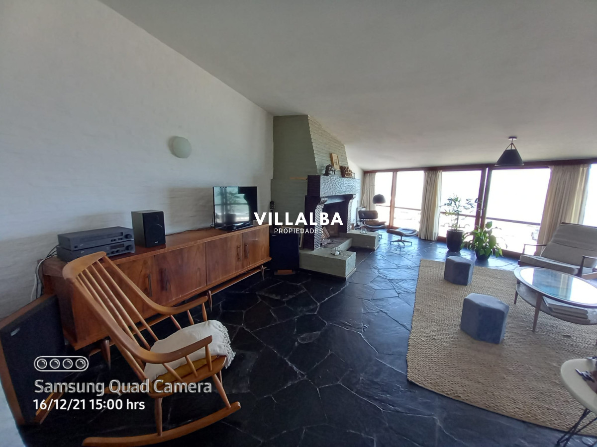 Casa ID.1689 - Vende casa en excelente estado, reciclada. De 6 dormitorios en Peninsula. Punta del Este