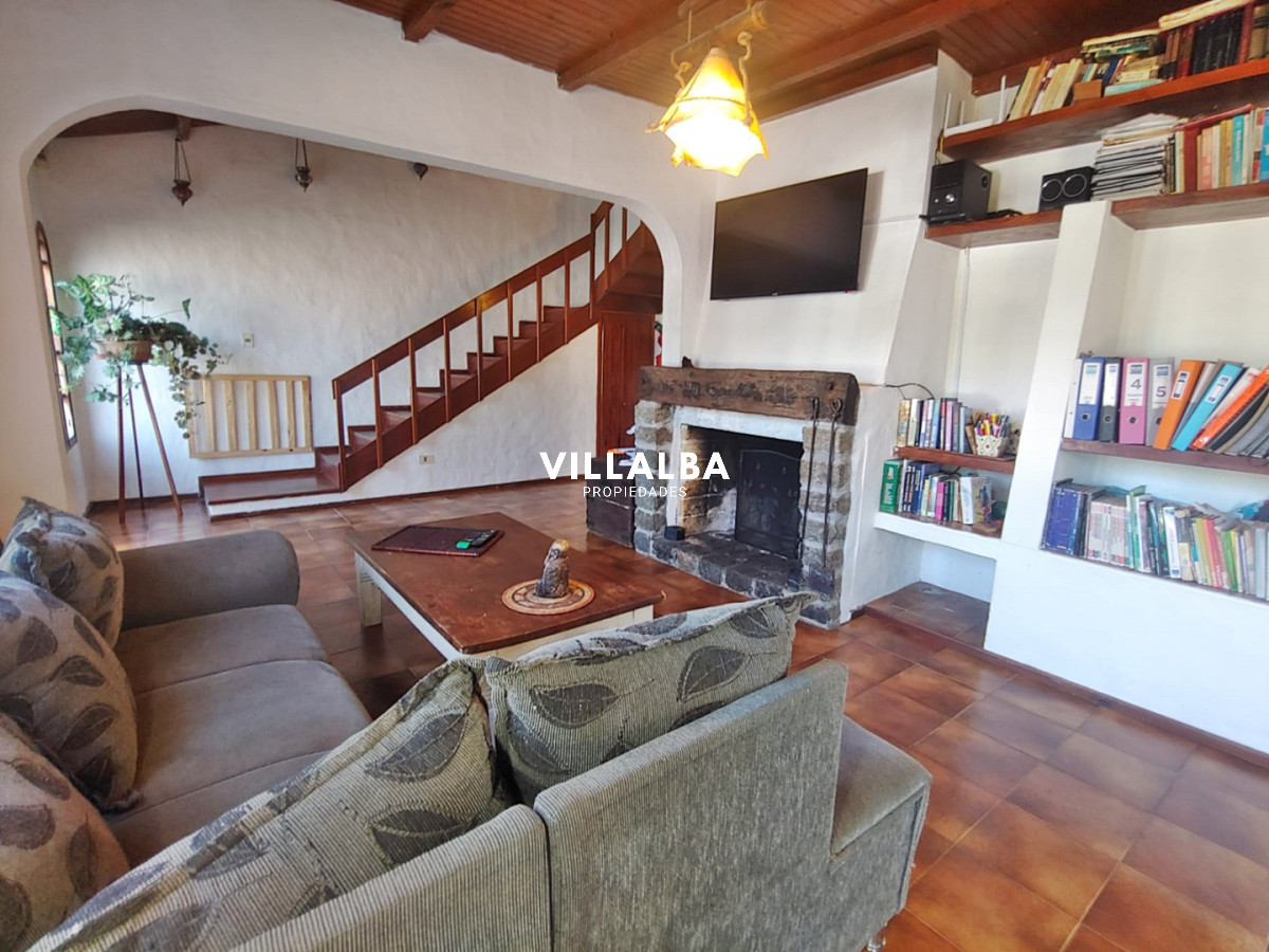 Apartamento ID.4413 - En venta casa de 4 dormitorios con piscina y parrillero en Las Delicias, Maldonado