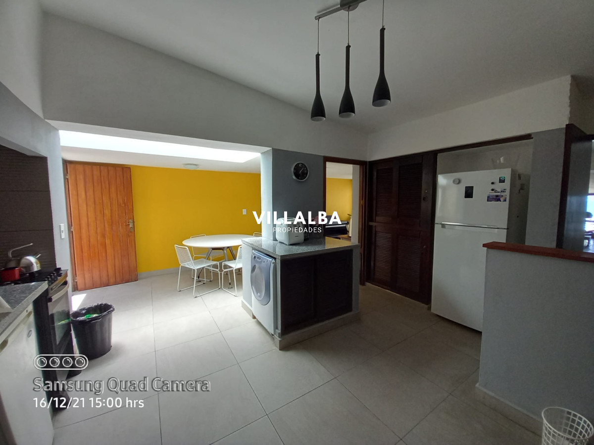 Casa ID.1689 - Vende casa en excelente estado, reciclada. De 6 dormitorios en Peninsula. Punta del Este