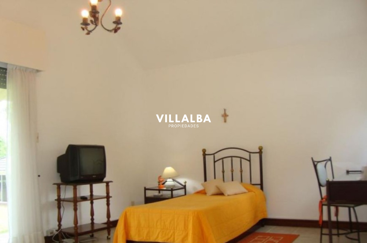 Apartamento ID.1693 - Hermosa casa en venta de 5 dormitorios.