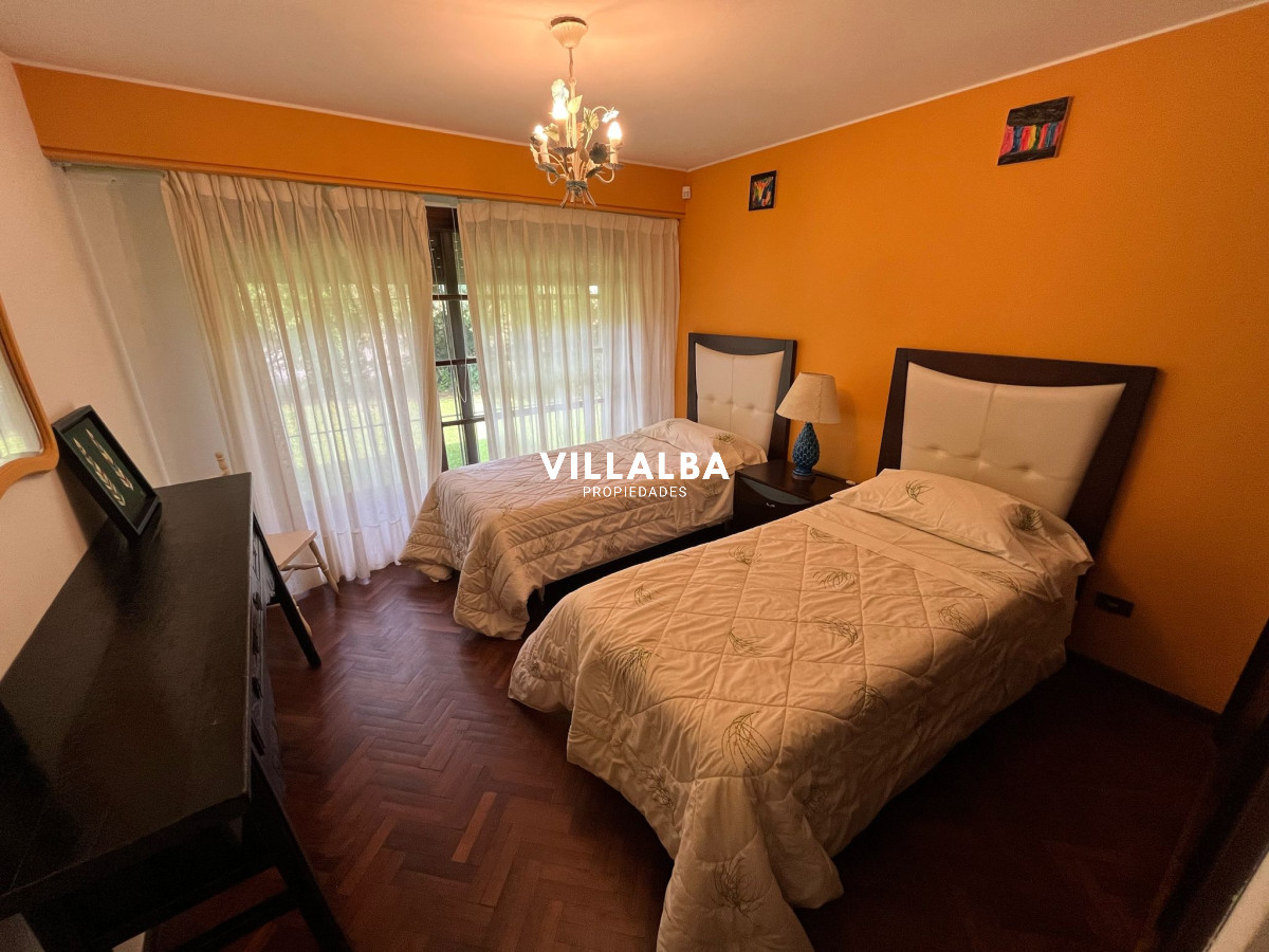 Apartamento ID.3323 - Hermosa mansión en Golf de 6 dormitorios , Punta del Este