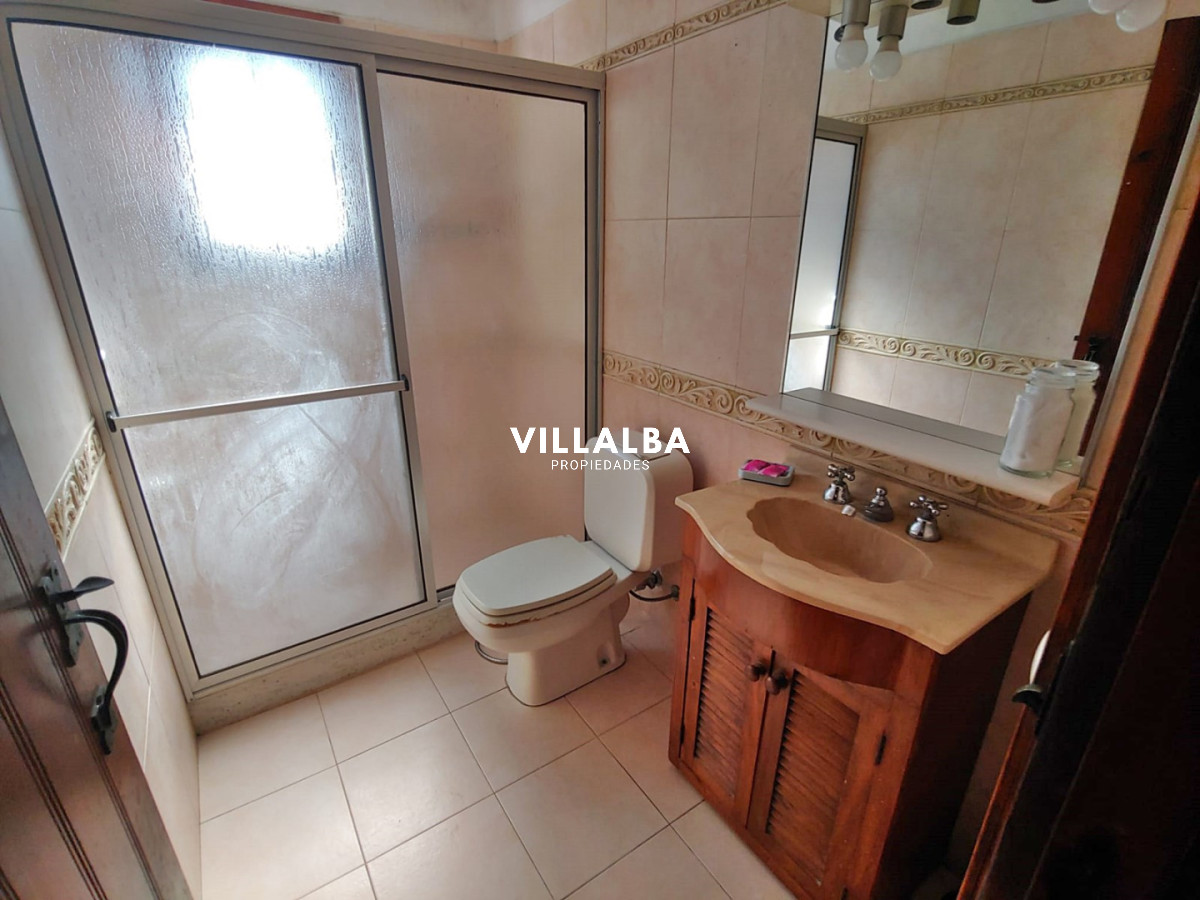 Apartamento ID.4413 - En venta casa de 4 dormitorios con piscina y parrillero en Las Delicias, Maldonado