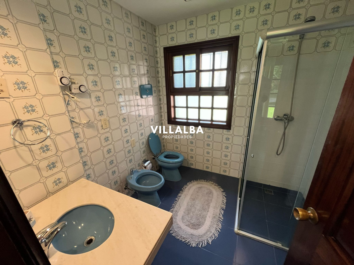 Apartamento ID.3323 - Hermosa mansión en Golf de 6 dormitorios , Punta del Este