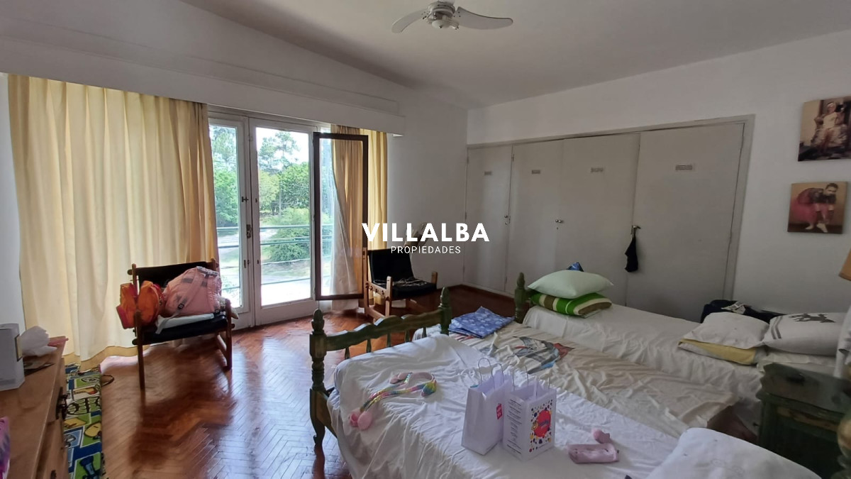 Apartamento ID.2803 - Vende Casa en Zona comercial en Lugano - Punta del Este