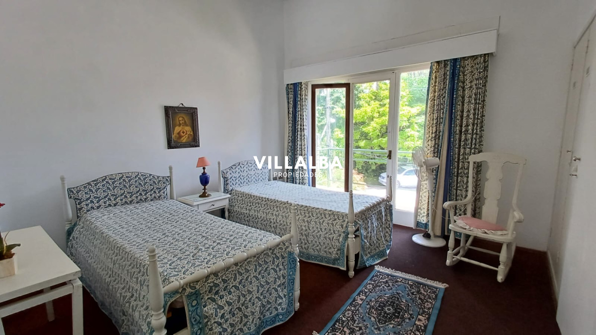 Apartamento ID.2803 - Vende Casa en Zona comercial en Lugano - Punta del Este