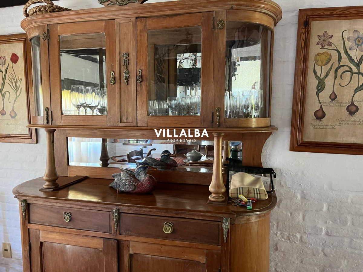 Casa ID.3671 - Hermosa cabaña de 4 dormitorios en venta a metros de Playa Mansa, Punta del Este