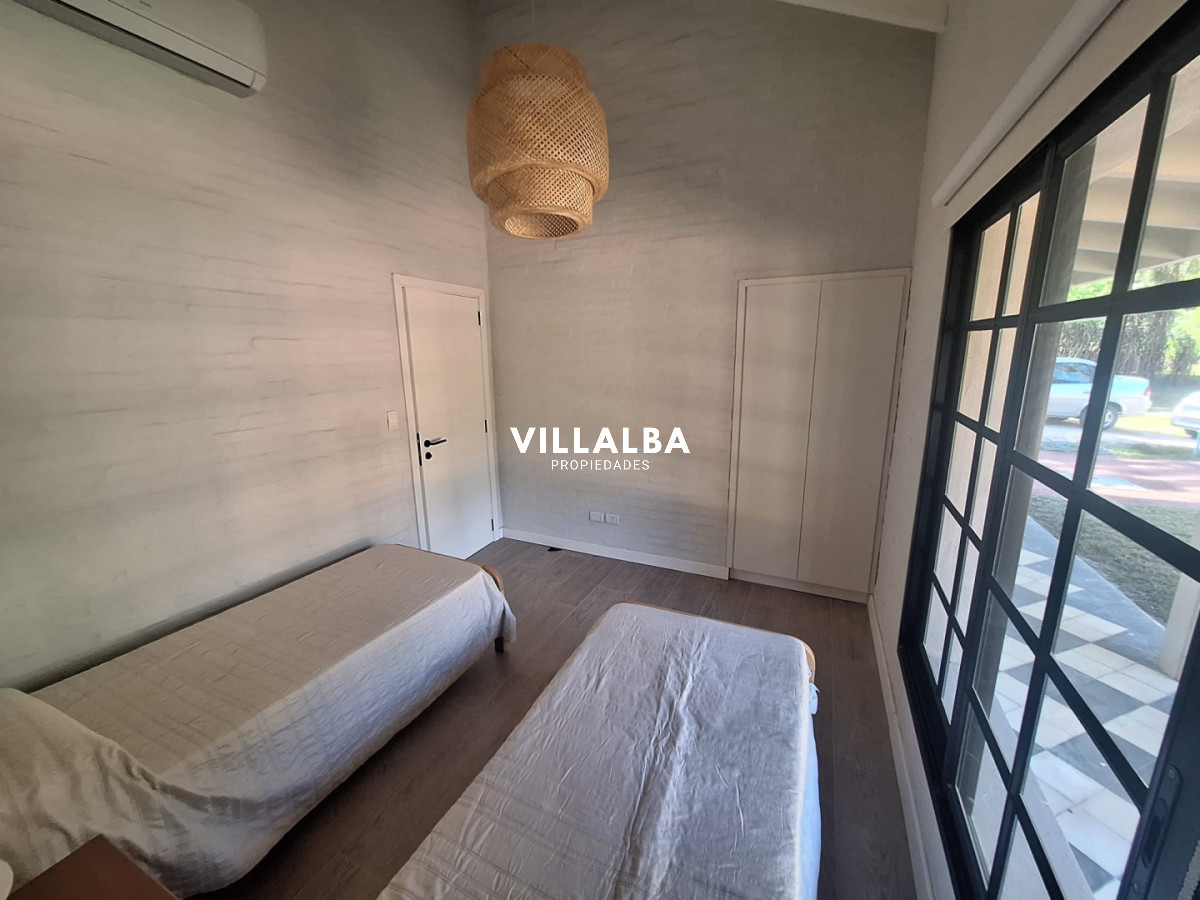 Apartamento ID.3826 - Vende casa de 3 dormitorios con fondo al Club de Golf, Punta Ballena