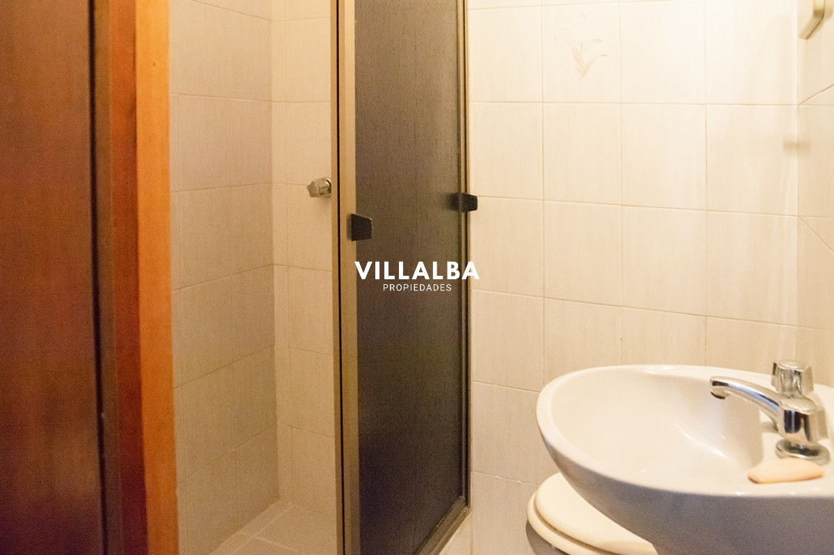 Casa ID.1694 - Gran chalet de 6 dormitorios en venta en zona residencial.