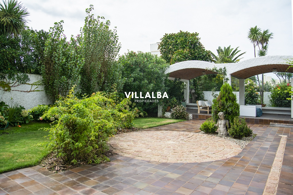 Casa ID.2673 - Hermosa casa en venta en zona de la península.