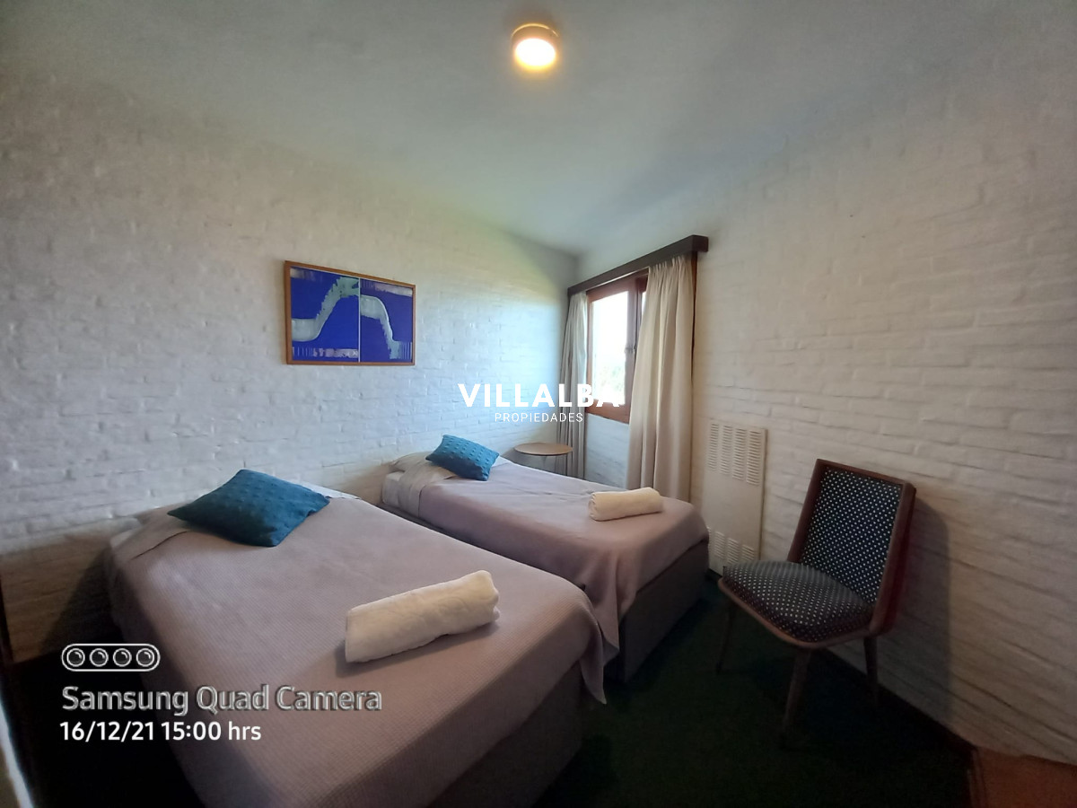 Casa ID.1689 - Vende casa en excelente estado, reciclada. De 6 dormitorios en Peninsula. Punta del Este