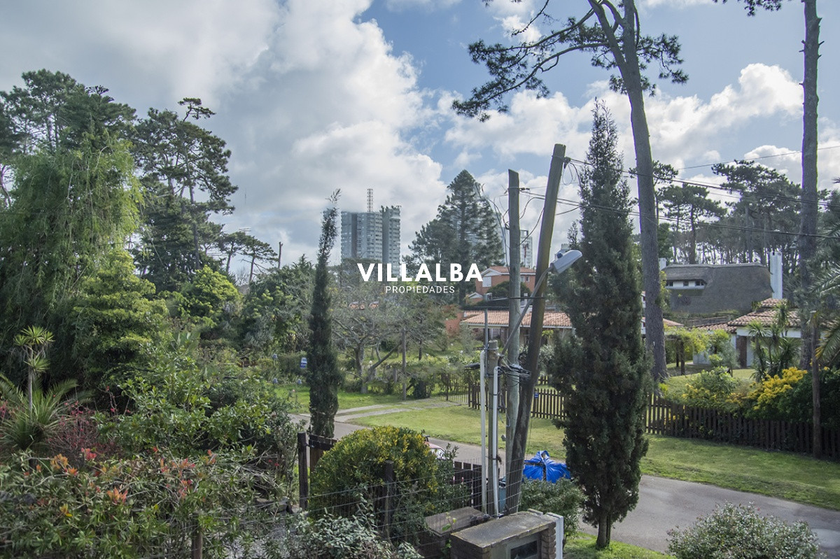 Casa ID.1694 - Gran chalet de 6 dormitorios en venta en zona residencial.