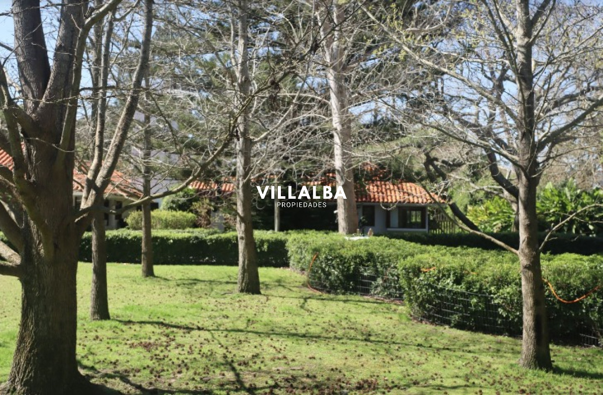 Casa ID.4912 - Vende casa en playa brava, Punta del Este de 5 dormitorios 