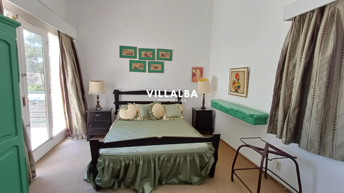 Apartamento ID.2803 - Vende Casa en Zona comercial en Lugano - Punta del Este