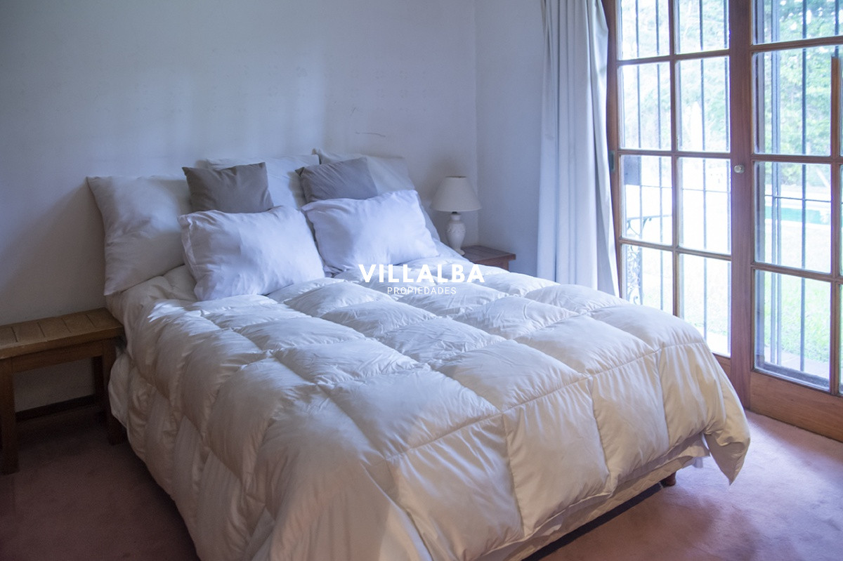 Casa ID.1694 - Gran chalet de 6 dormitorios en venta en zona residencial.