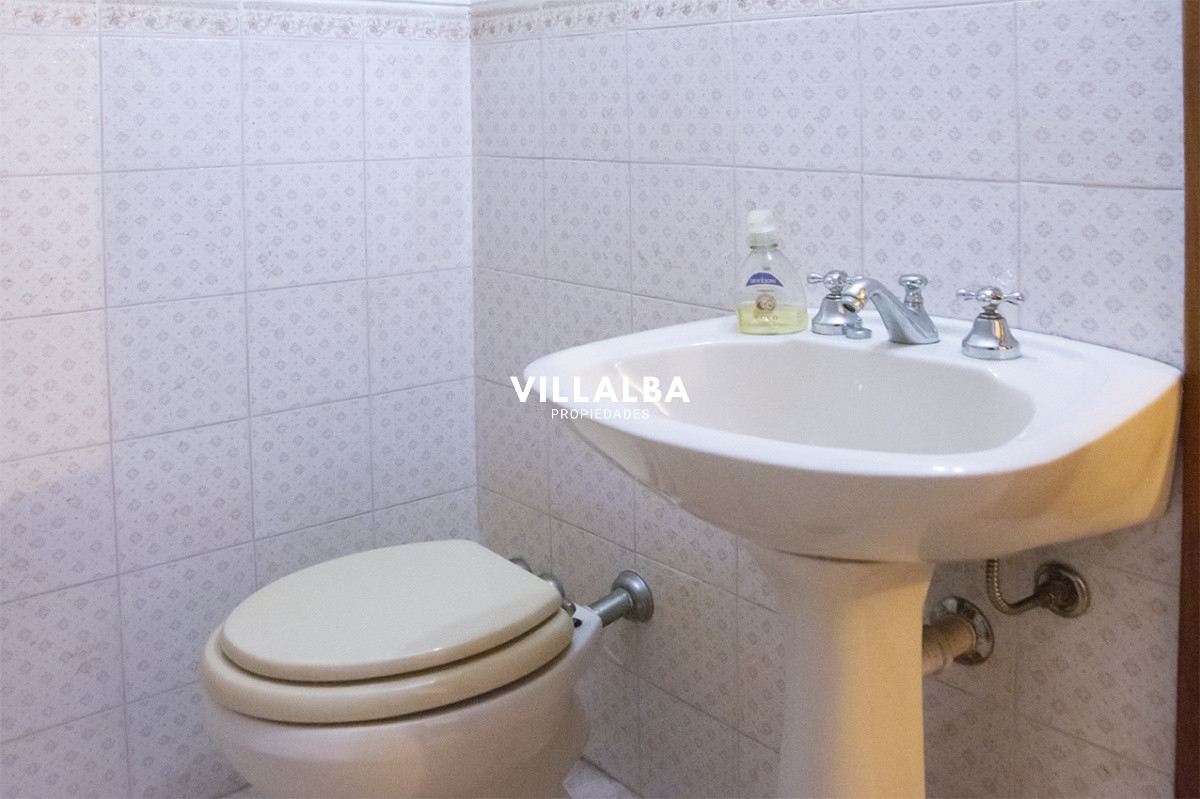 Casa ID.1694 - Gran chalet de 6 dormitorios en venta en zona residencial.