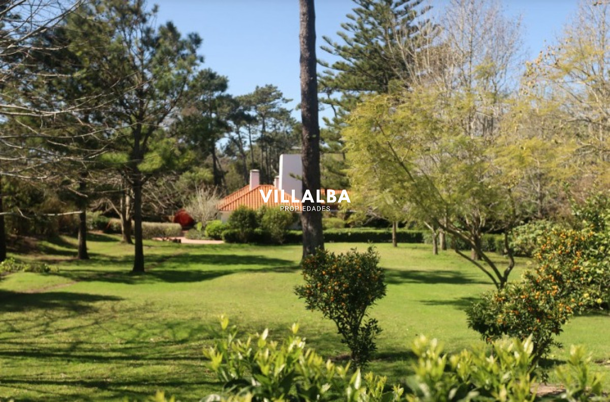 Casa ID.4912 - Vende casa en playa brava, Punta del Este de 5 dormitorios 