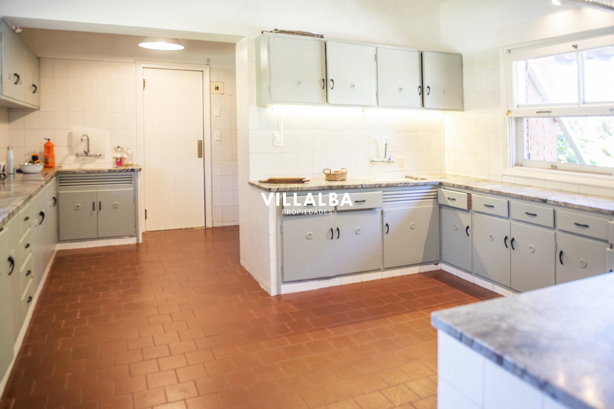 Casa ID.3251 - En venta casa de 4 dormitorios, con agradable entorno en Golf, Punta del Este.