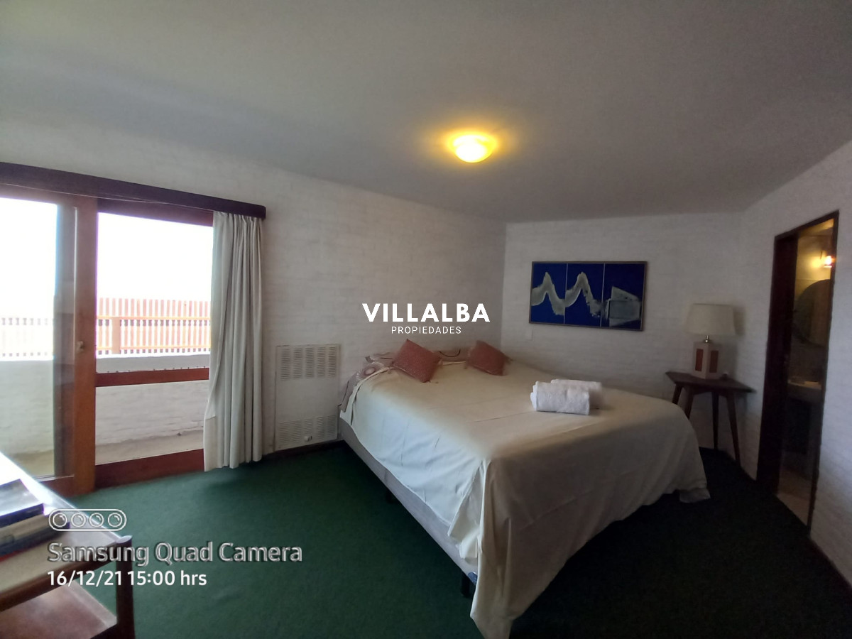 Casa ID.1689 - Vende casa en excelente estado, reciclada. De 6 dormitorios en Peninsula. Punta del Este