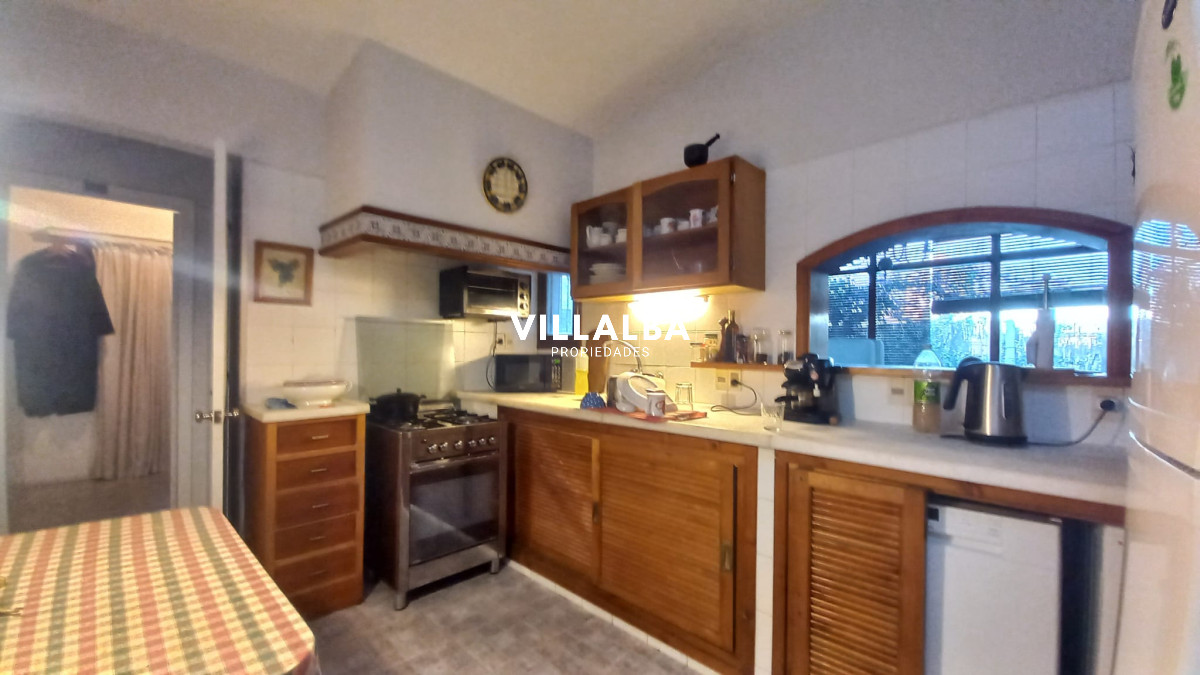 Apartamento ID.3319 - Vende casa de 3 dormitorios (incluye depp), en Parada 4 de Playa Mansa, Punta del Este