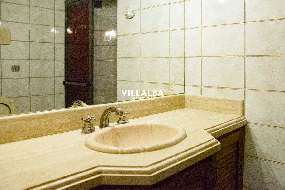 Casa ID.1694 - Gran chalet de 6 dormitorios en venta en zona residencial.