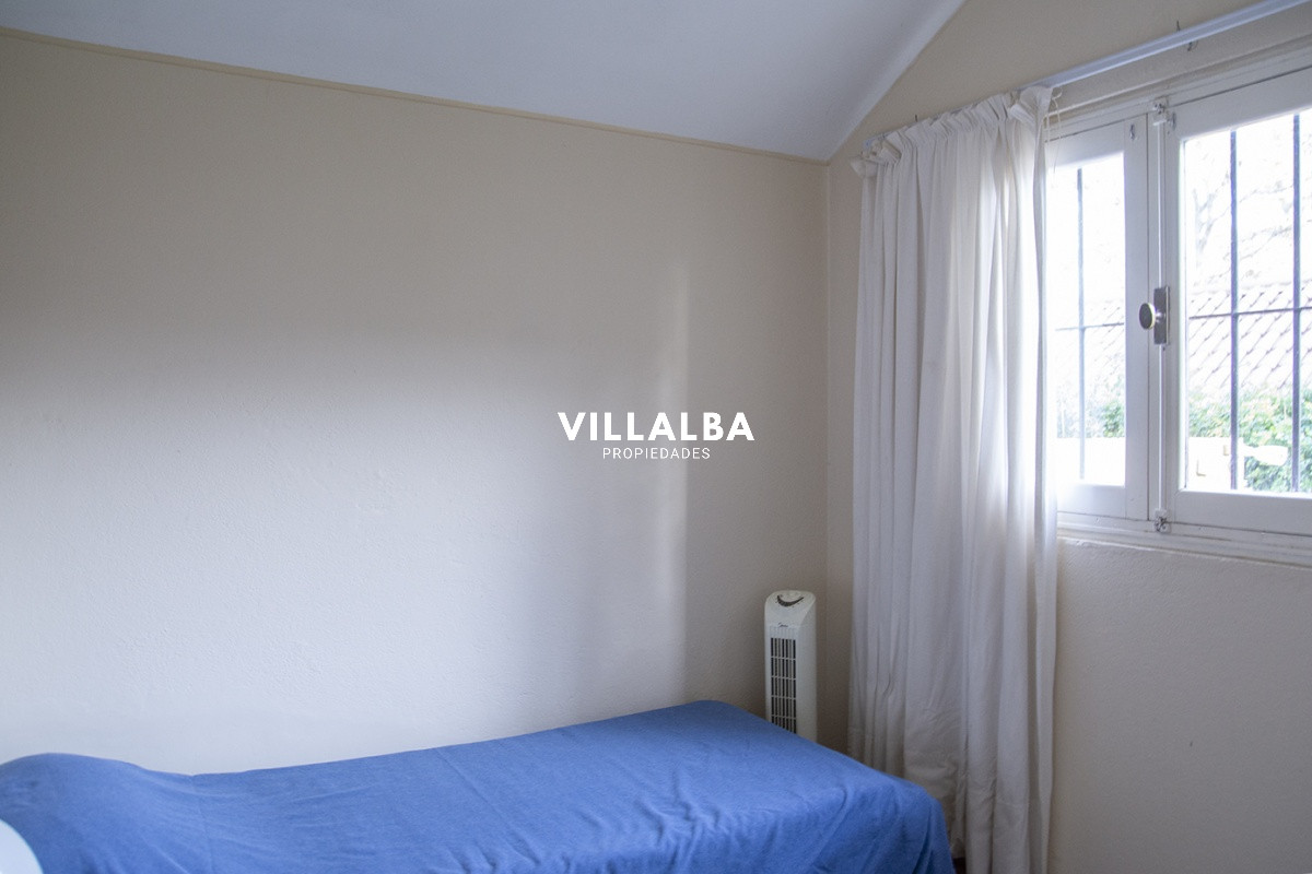 Apartamento ID.3594 - Casa a la venta en playa mansa Punta Del Este, gran tamaño ubicada en zona privilegiada.