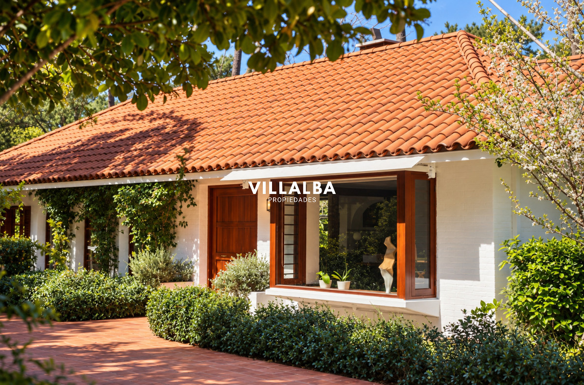 Vende casa en playa brava, Punta del Este de 5 dormitorios