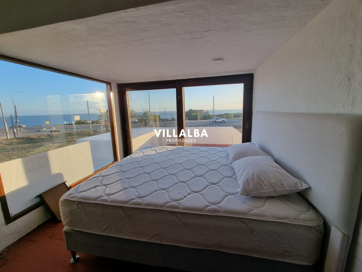 Apartamento ID.2038 - Oportunidad, casa en primera línea de playa mansa.