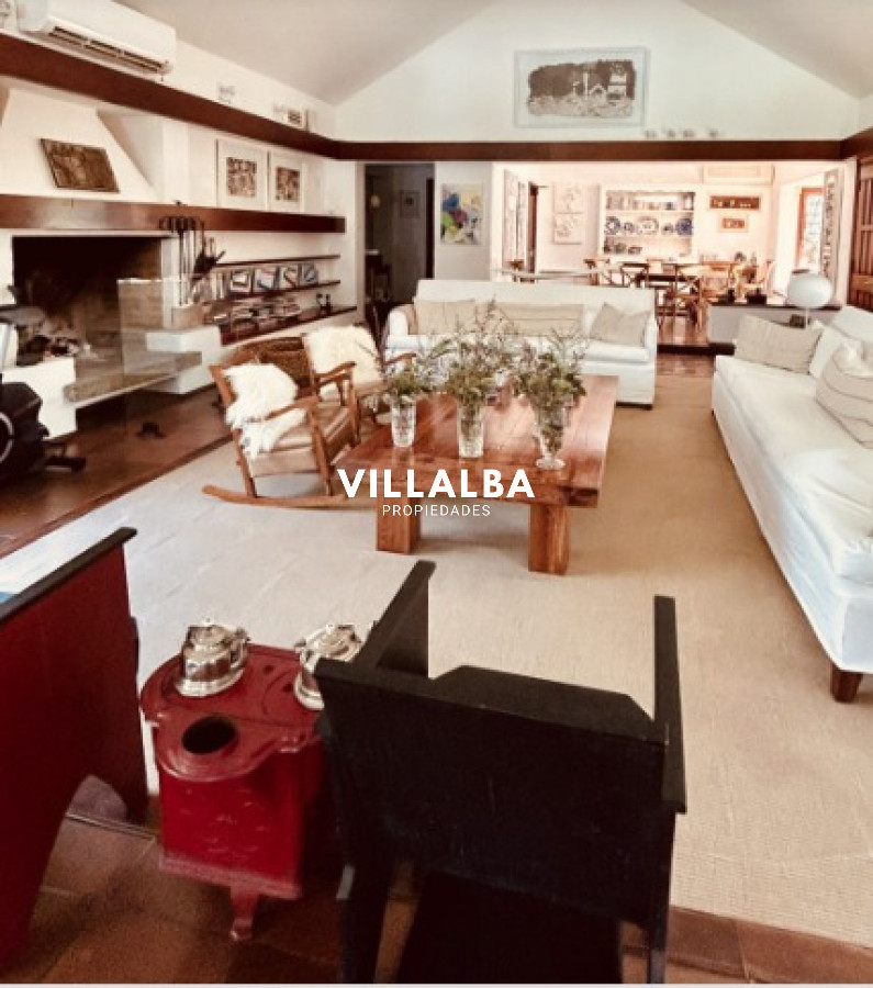 Casa ID.4912 - Vende casa en playa brava, Punta del Este de 5 dormitorios 