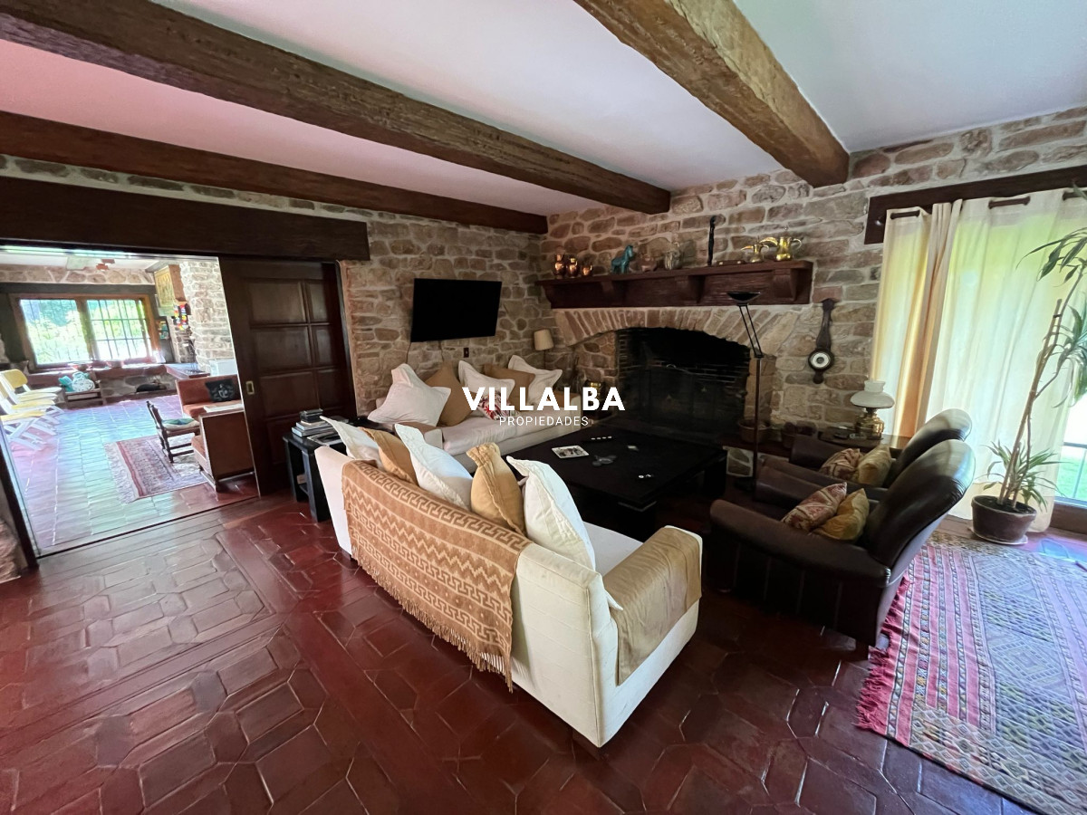 Apartamento ID.3323 - Hermosa mansión en Golf de 6 dormitorios , Punta del Este