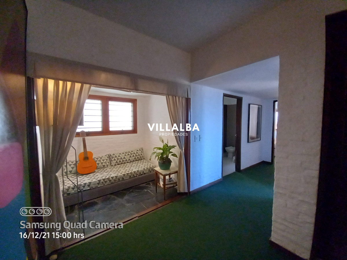 Casa ID.1689 - Vende casa en excelente estado, reciclada. De 6 dormitorios en Peninsula. Punta del Este