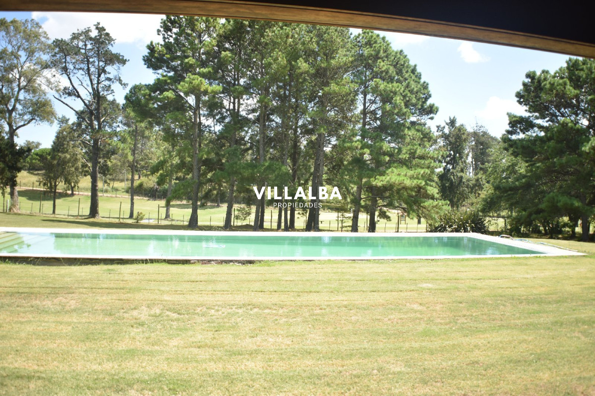 Casa ID.3251 - En venta casa de 4 dormitorios, con agradable entorno en Golf, Punta del Este.
