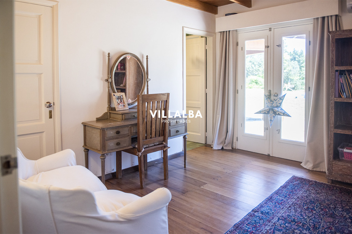 Casa ID.3251 - En venta casa de 4 dormitorios, con agradable entorno en Golf, Punta del Este.