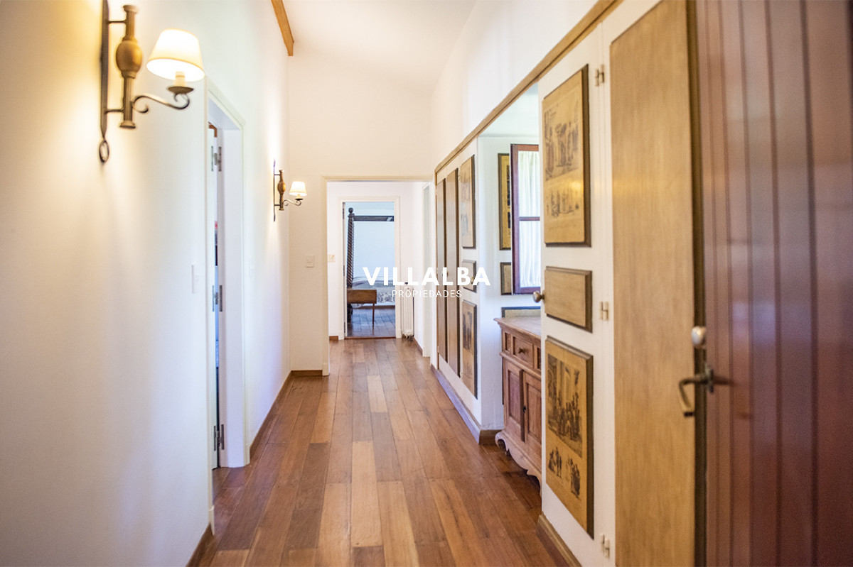 Casa ID.3251 - En venta casa de 4 dormitorios, con agradable entorno en Golf, Punta del Este.