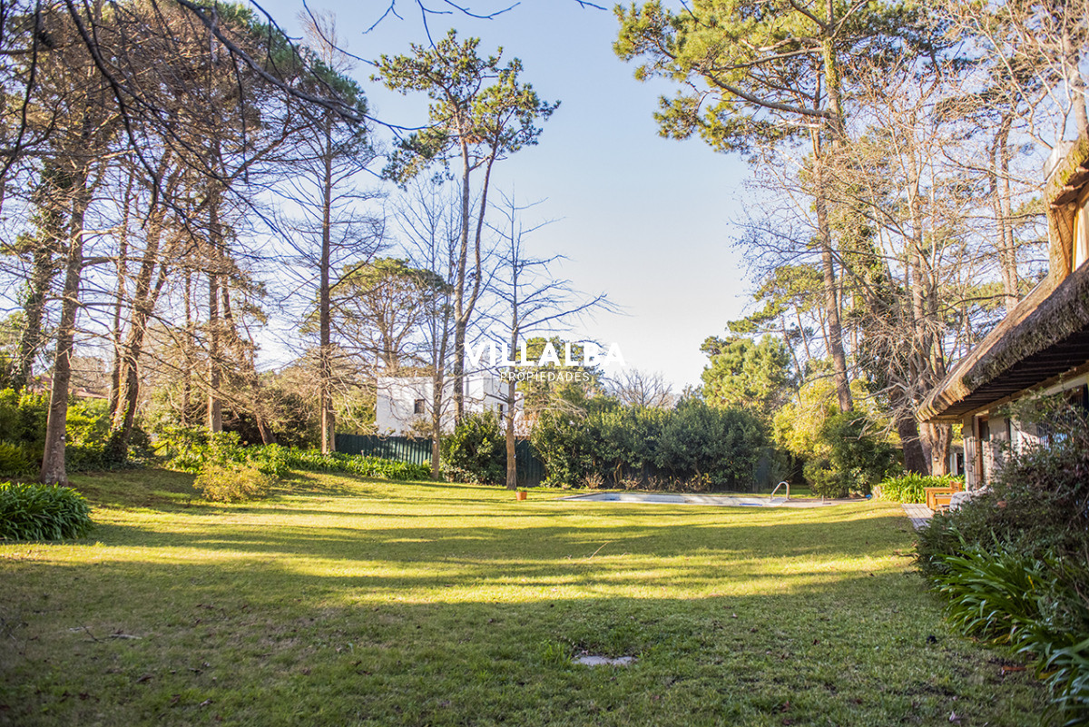 Casa ID.4913 - Casa de 4 dormitorios en venta, en Golf Punta del Este