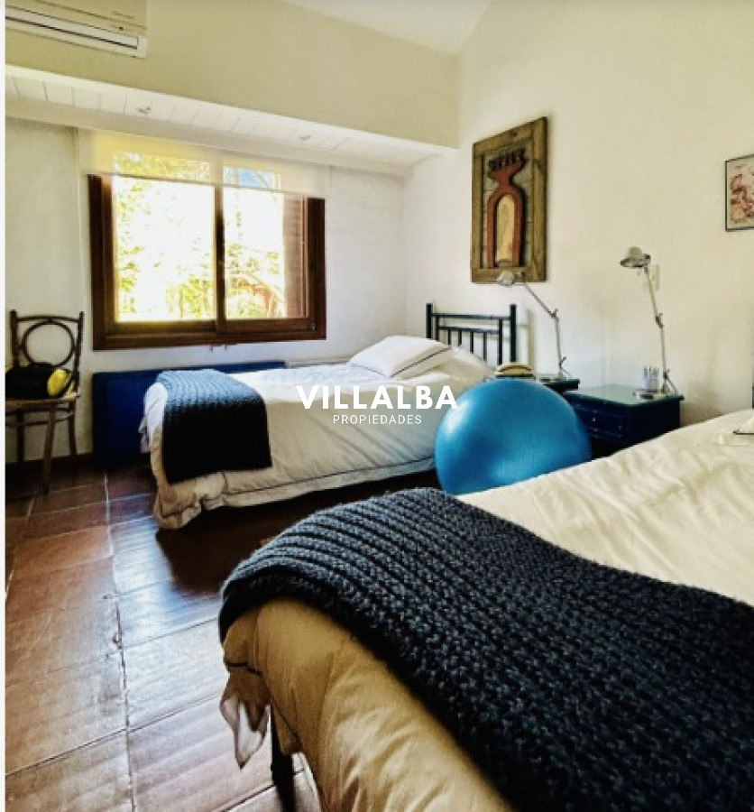 Casa ID.4912 - Vende casa en playa brava, Punta del Este de 5 dormitorios 