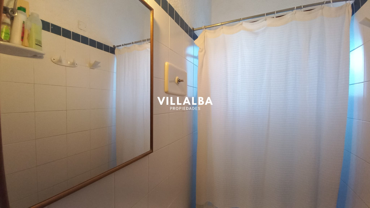 Apartamento ID.3319 - Vende casa de 3 dormitorios (incluye depp), en Parada 4 de Playa Mansa, Punta del Este
