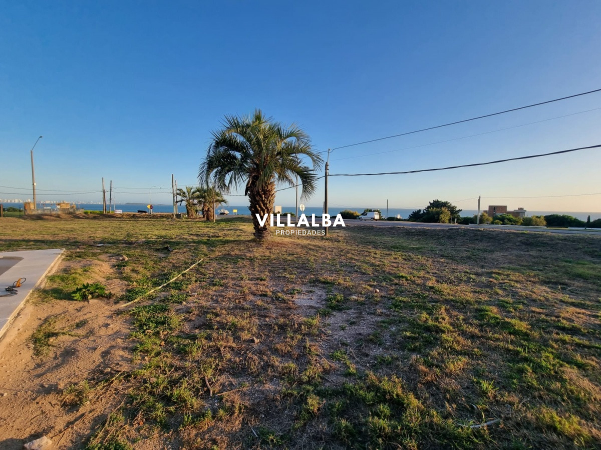 Apartamento ID.2038 - Oportunidad, casa en primera línea de playa mansa.