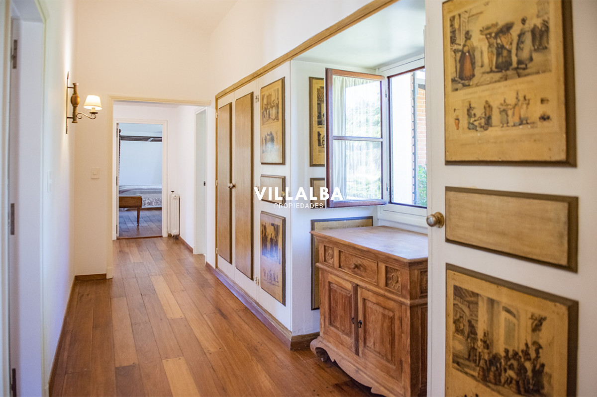 Casa ID.3251 - En venta casa de 4 dormitorios, con agradable entorno en Golf, Punta del Este.