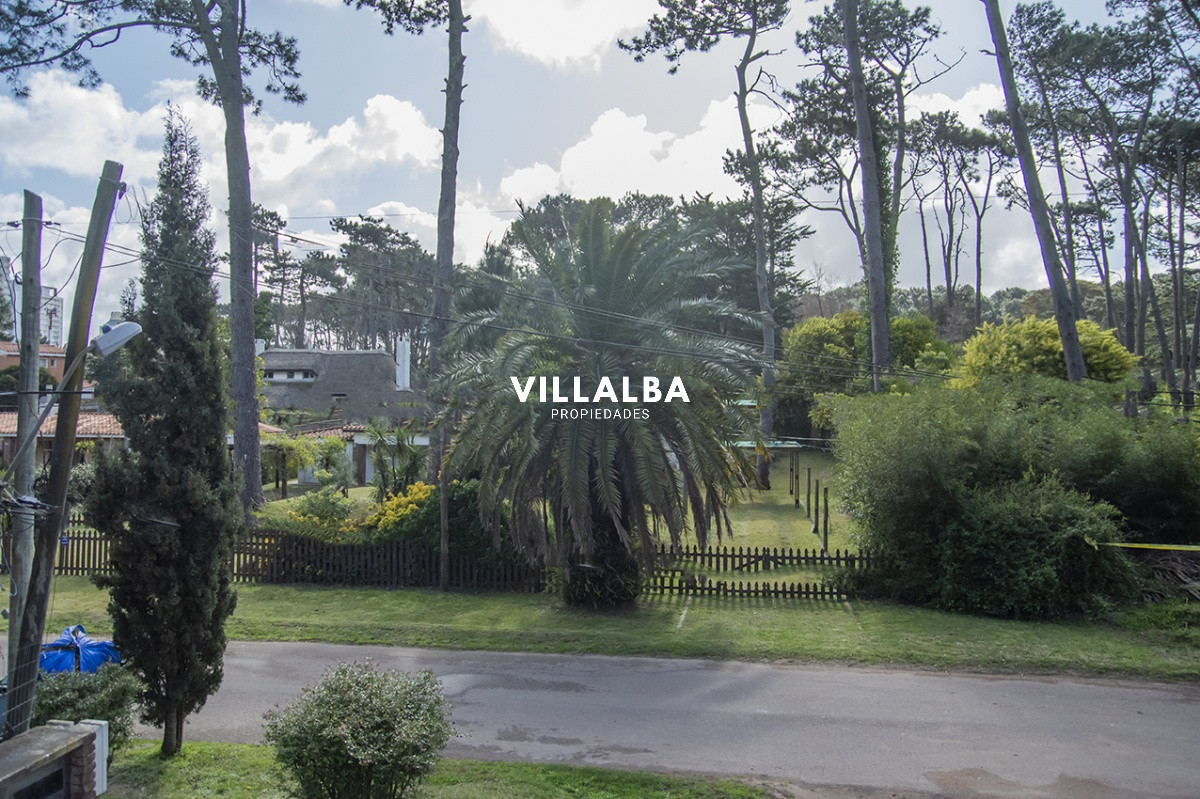 Casa ID.1694 - Gran chalet de 6 dormitorios en venta en zona residencial.