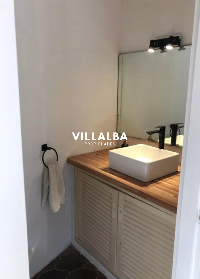 Apartamento ID.4770 - Vende espectacular casa en Lugano de 3 dormitorios, con piscina y parrillero.
