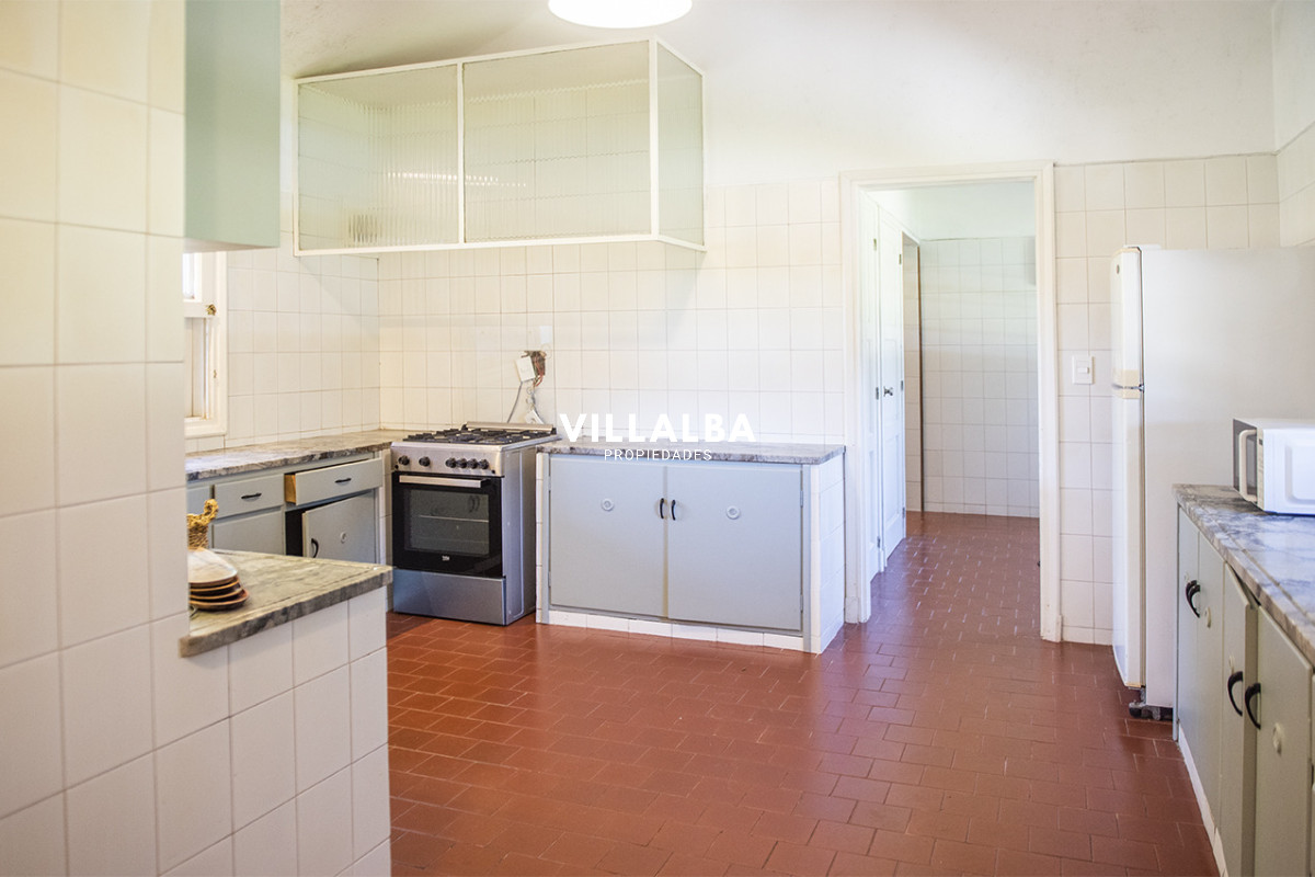 Casa ID.3251 - En venta casa de 4 dormitorios, con agradable entorno en Golf, Punta del Este.