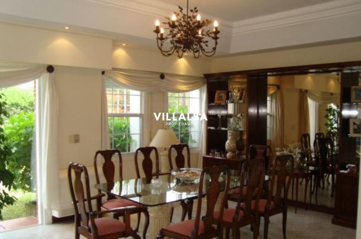 Apartamento ID.1693 - Hermosa casa en venta de 5 dormitorios.